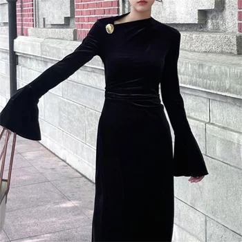 האביב, סתיו סגנון חדש שמלת קטיפה נשים מלוכסנות כתף לעוף עיצוב שרוול המותניים באיכות גבוהה שמלה שחורה פשוטה