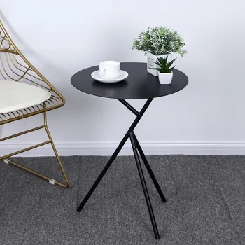 בבית בסלון ספה פינת 2021 ברזל שולחן קפה קטן בדירה בבית מרפסת שולחן עגול יצירתי נורדי יצוק